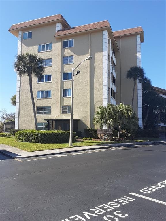 8950 PARK BOULEVARD UNIT 201 SEMINOLE, FL 33777