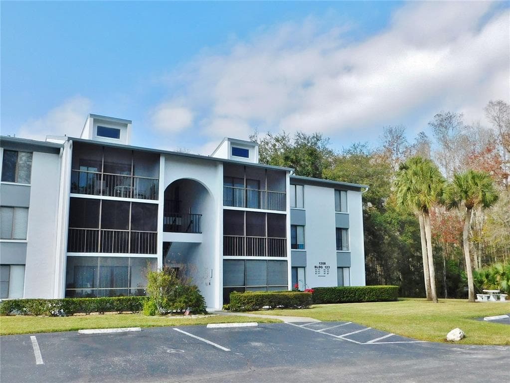 1308 PINE RIDGE CIRCLE E UNIT H3 TARPON SPRINGS, FL 34688