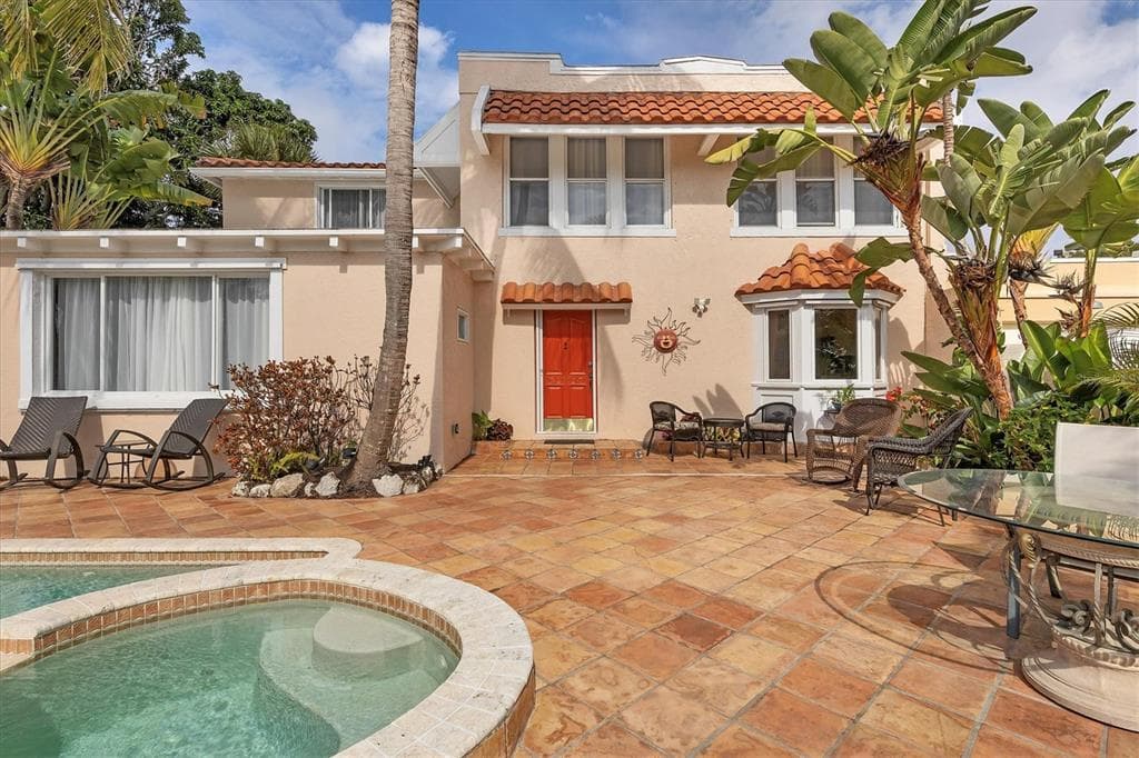1723 BAY STREET SARASOTA, FL 34236