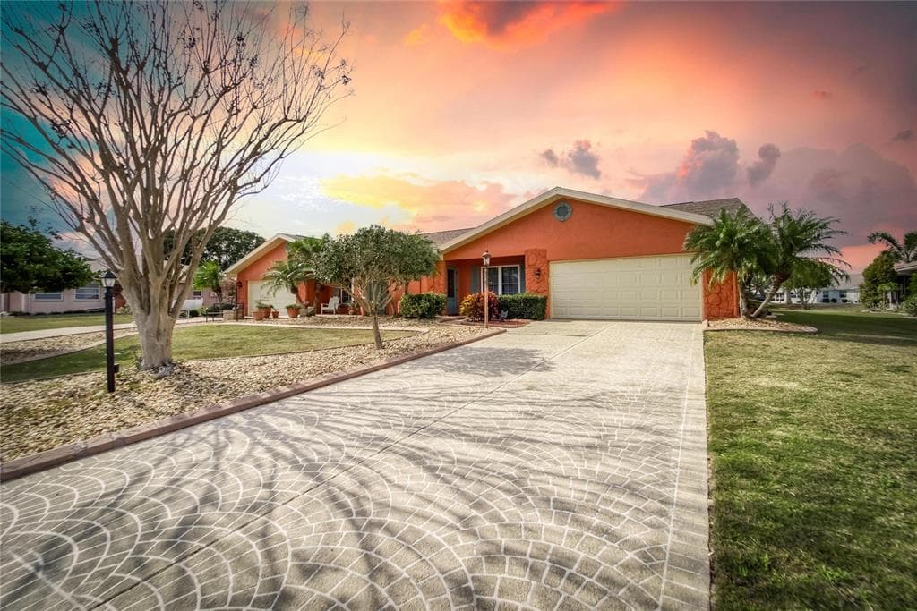 1814 N PEBBLE BEACH BOULEVARD SUN CITY CENTER, FL 33573
