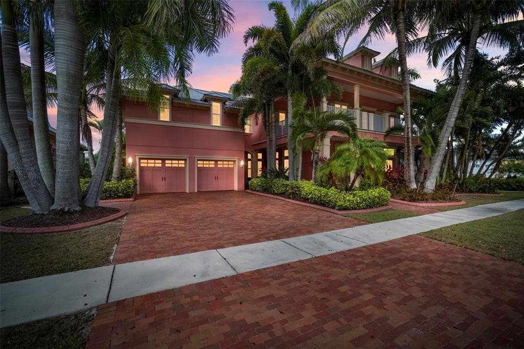 825 ISLEBAY DRIVE APOLLO BEACH, FL 33572