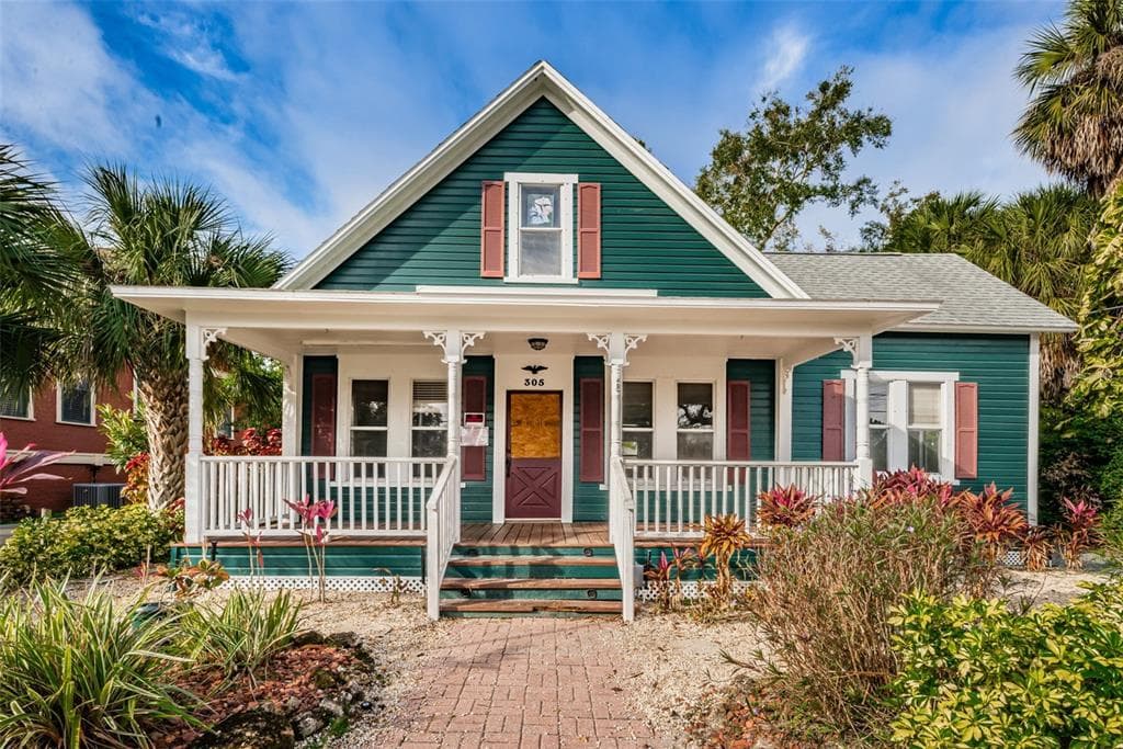 305 GRAND BOULEVARD TARPON SPRINGS, FL 34689
