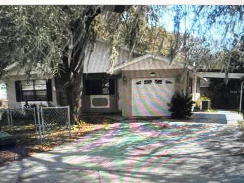 2120 W HANNA AVENUE TAMPA, FL 33604