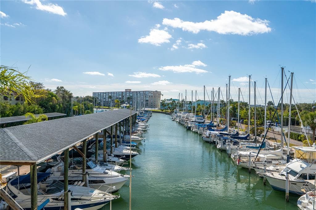 1750 HARBOR PLACE S UNIT 204 SOUTH PASADENA, FL 33707