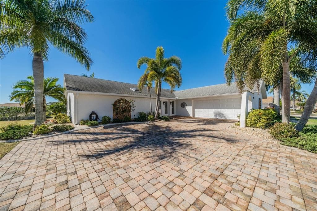 2008 E VIEW DRIVE SUN CITY CENTER, FL 33573
