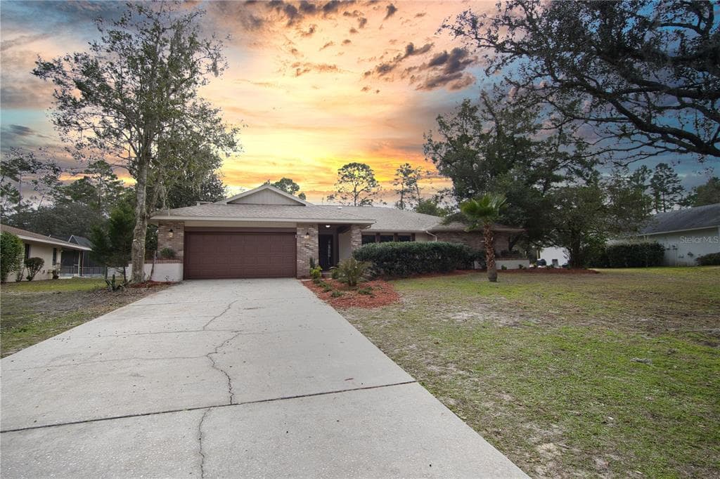 114 OAK VILLAGE BOULEVARD HOMOSASSA, FL 34446