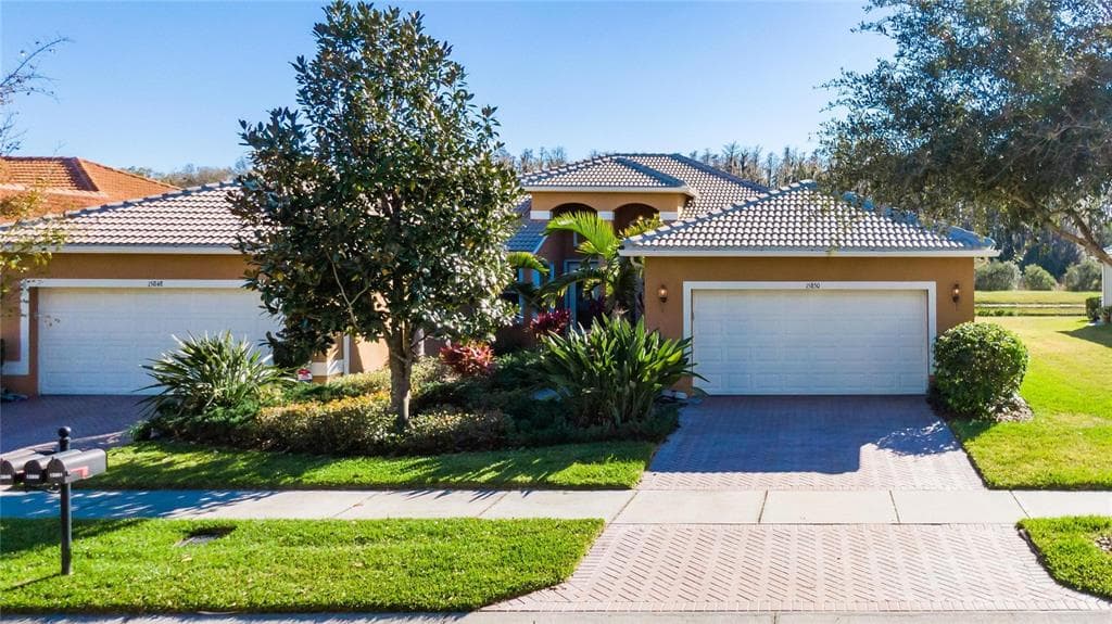 15850 AURORA LAKE CIRCLE WIMAUMA, FL 33598