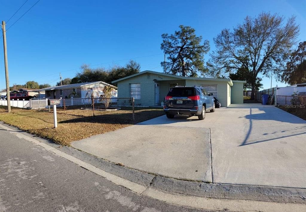 4536 W HENRY AVENUE TAMPA, FL 33614