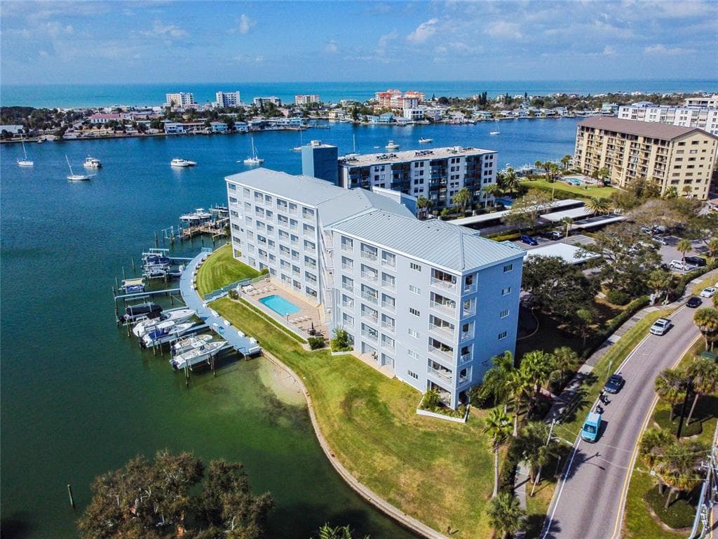 610 ISLAND WAY UNIT 607 CLEARWATER BEACH, FL 33767