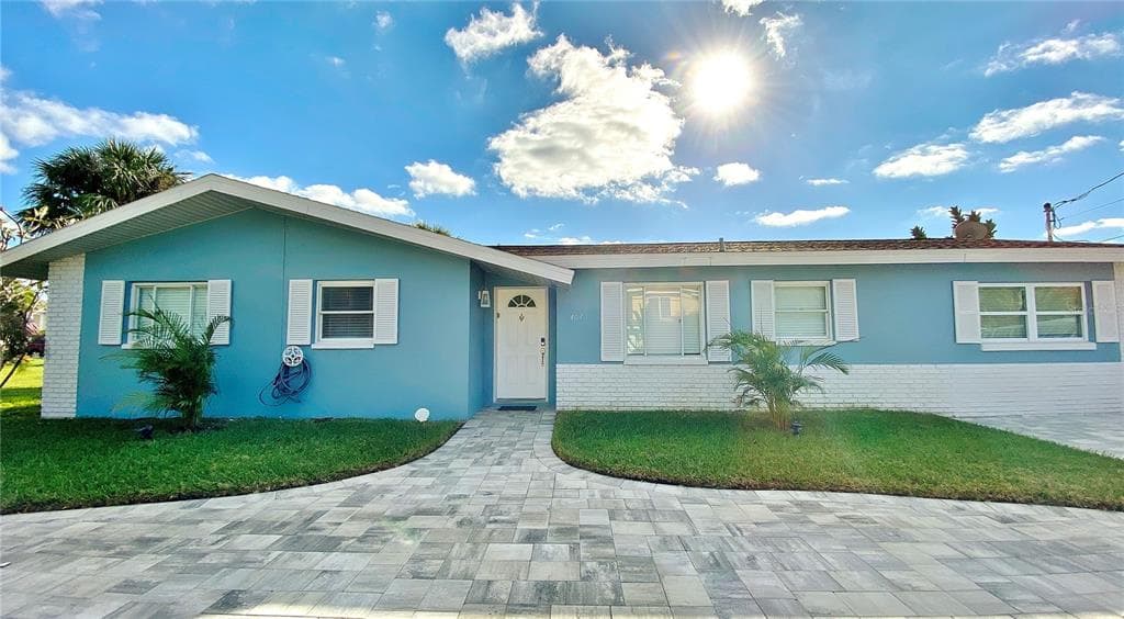 403 HARBOR DRIVE N INDIAN ROCKS BEACH, FL 33785
