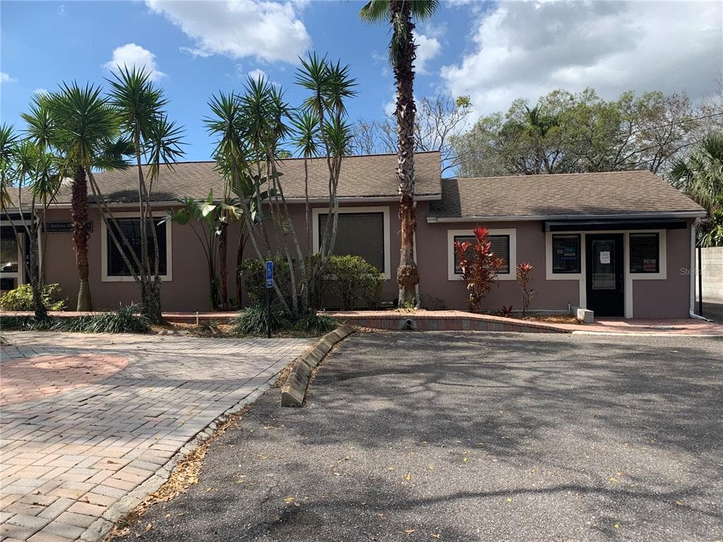6702 N GUNLOCK AVENUE TAMPA, FL 33614