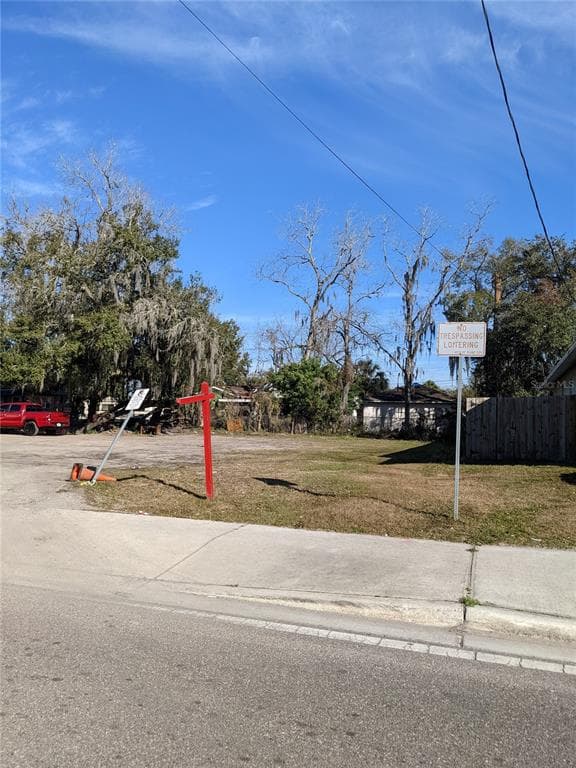 806 E LAURA STREET PLANT CITY, FL 33563