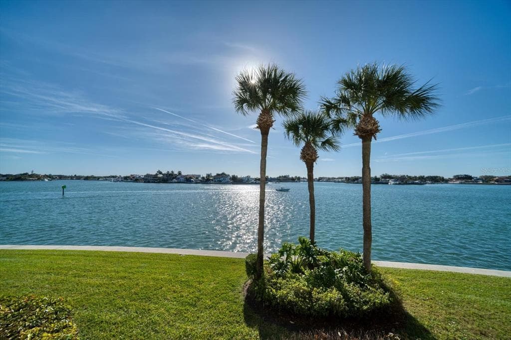 555 HAVEN POINT DRIVE TREASURE ISLAND, FL 33706