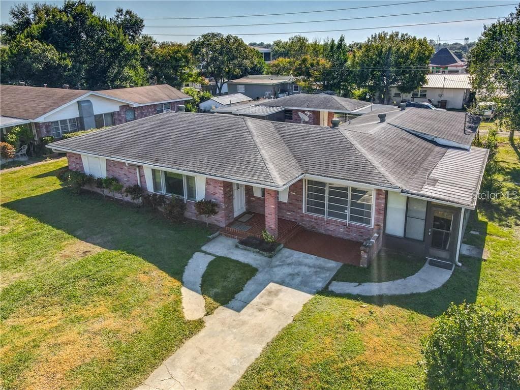 214 STEEDLY AVENUE LAKE WALES, FL 33853