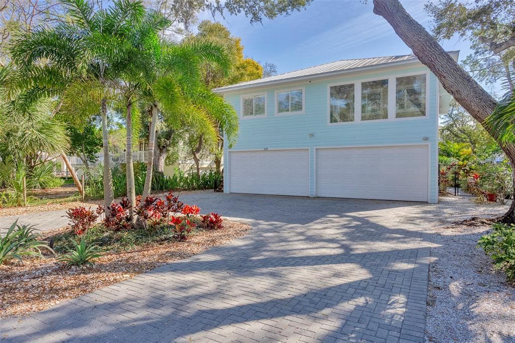 325 BAY STREET PALM HARBOR, FL 34683
