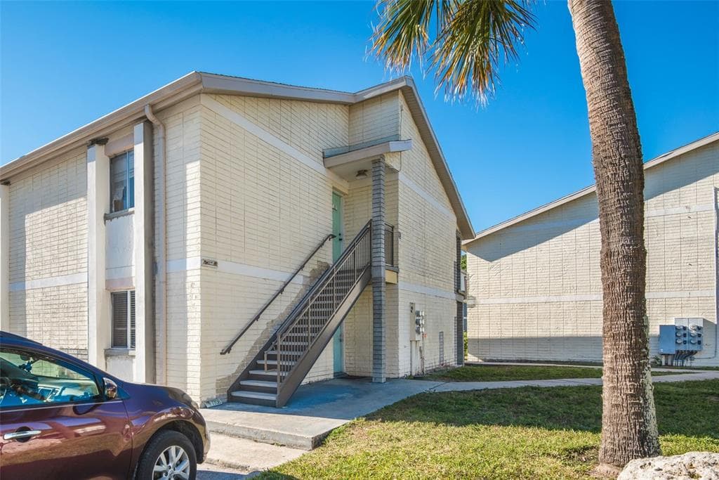 7708 ROCK PALM AVENUE UNIT 201 TAMPA, FL 33615
