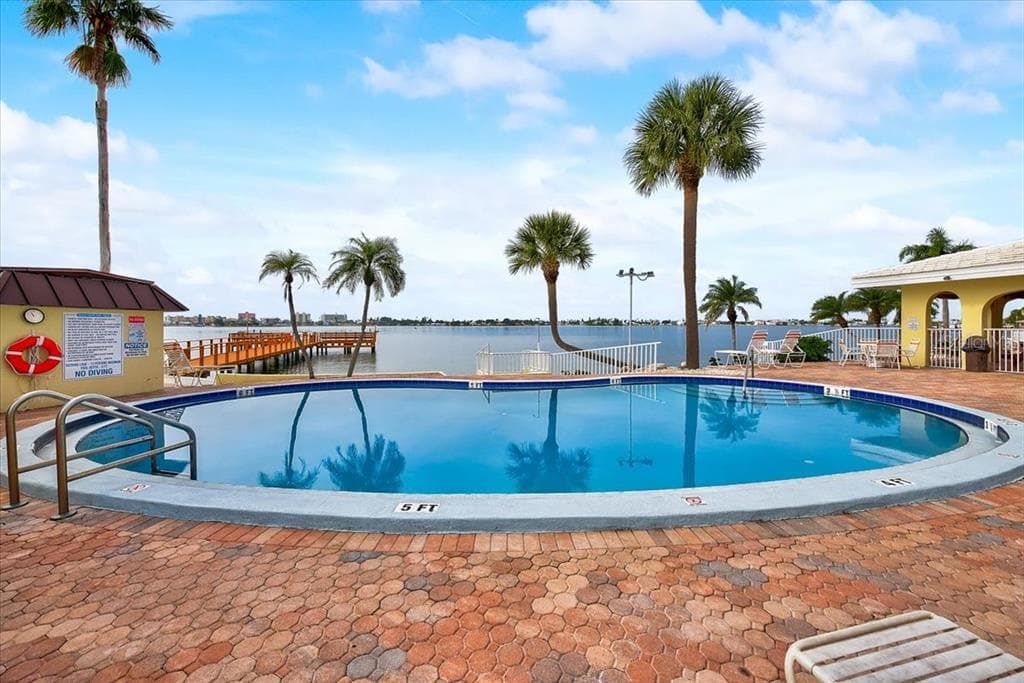 4775 COVE CIRCLE UNIT 203 ST PETERSBURG, FL 33708