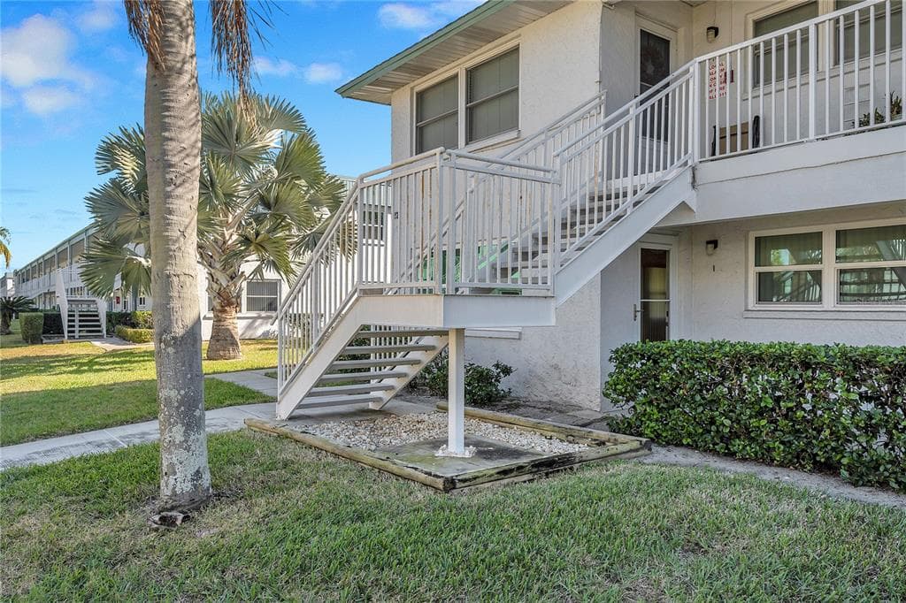 5227 81ST LANE N UNIT 1 ST PETERSBURG, FL 33709