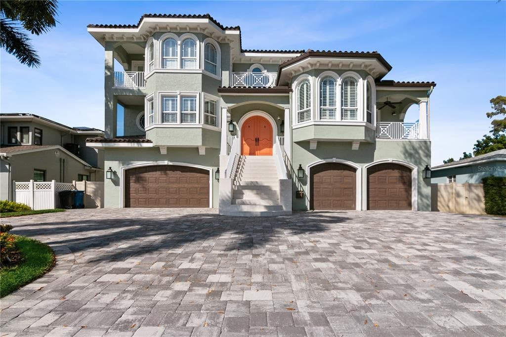 635 34TH AVENUE NE ST PETERSBURG, FL 33704
