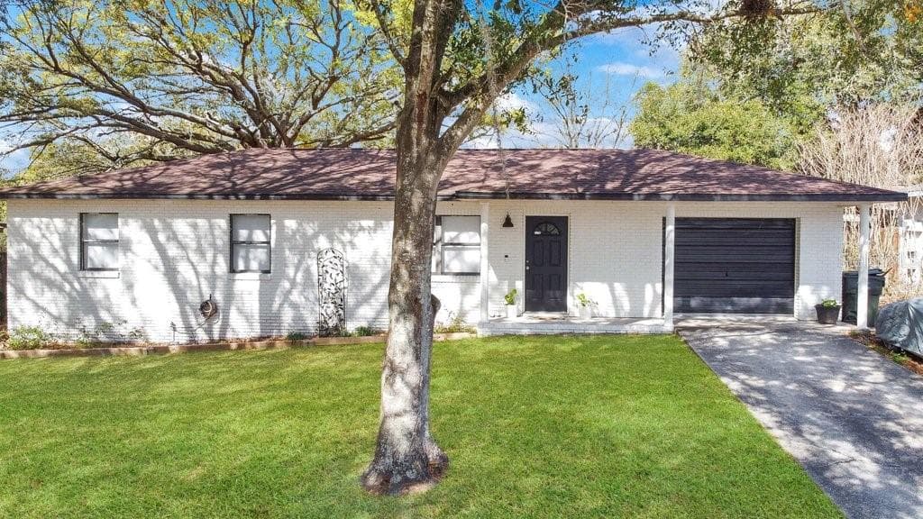 320 E DAUGHTERY ROAD LAKELAND, FL 33809