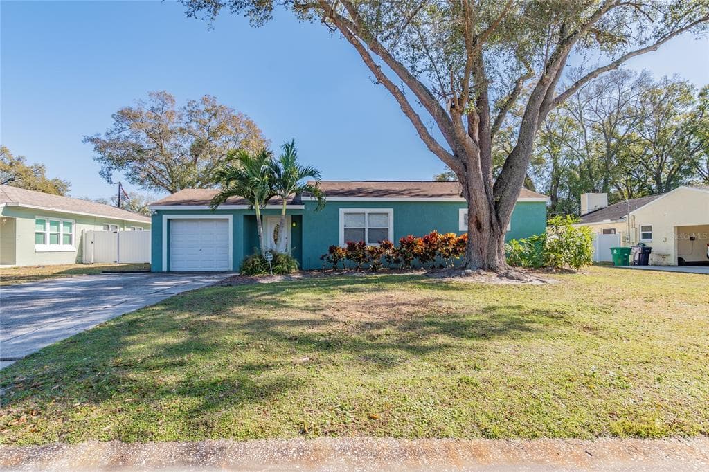 4605 FAIRWAY DRIVE