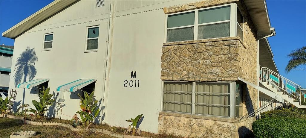 2011 58TH AVENUE N UNIT 14 ST PETERSBURG, FL 33714