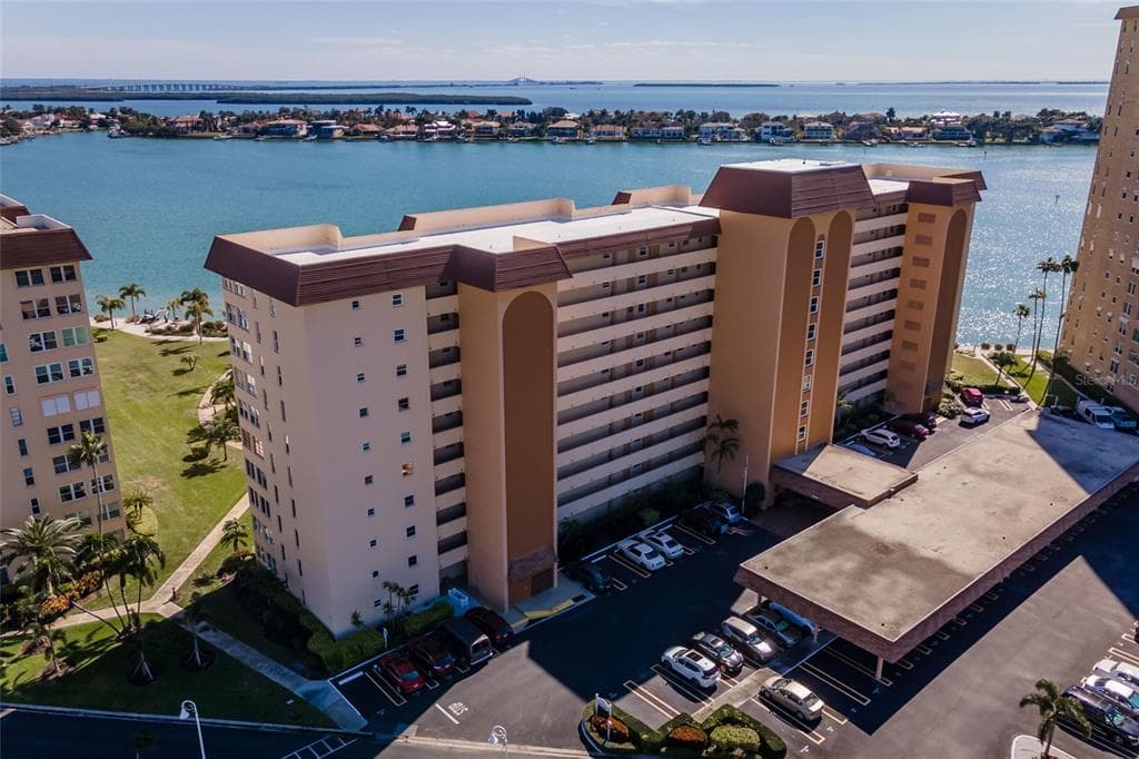 5130 BRITTANY DRIVE S UNIT 902 ST PETERSBURG, FL 33715