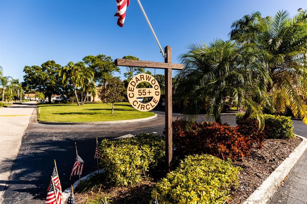 109 CEDARWOOD CIRCLE UNIT 109 SEMINOLE, FL 33777