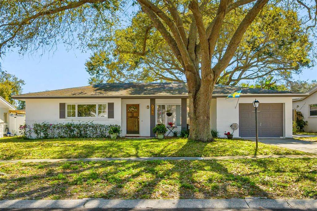 1679 LEISURE DRIVE CLEARWATER, FL 33756