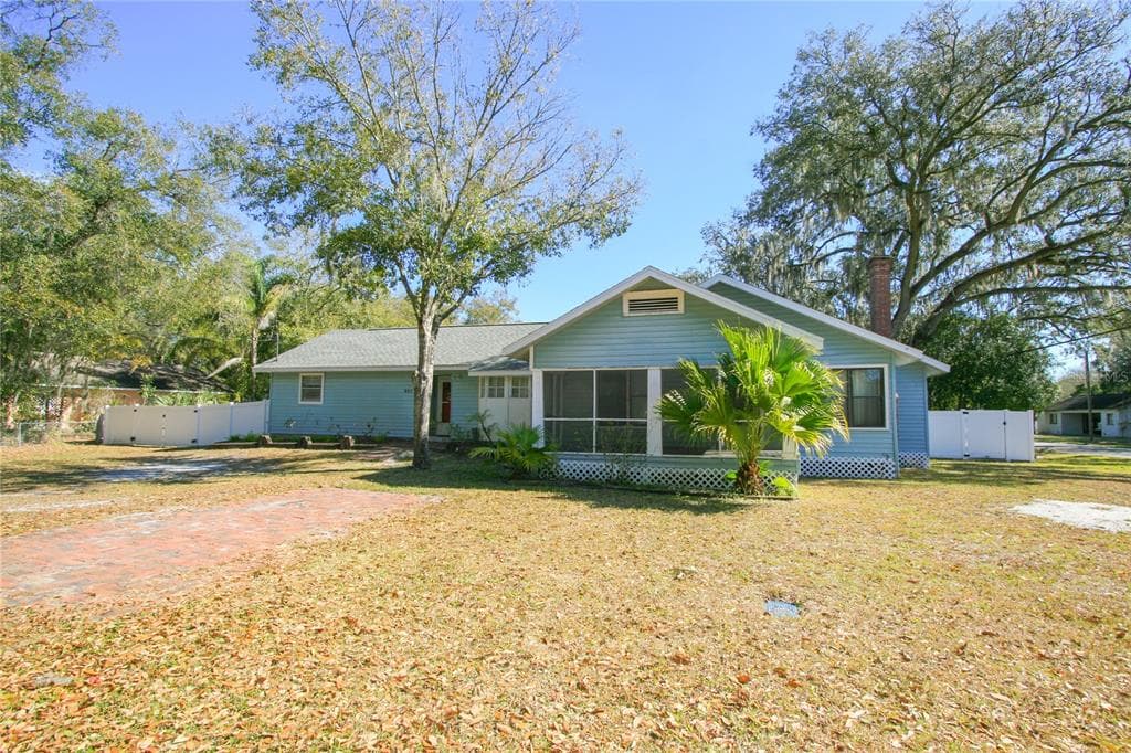 902 N JOHNSON STREET PLANT CITY, FL 33563