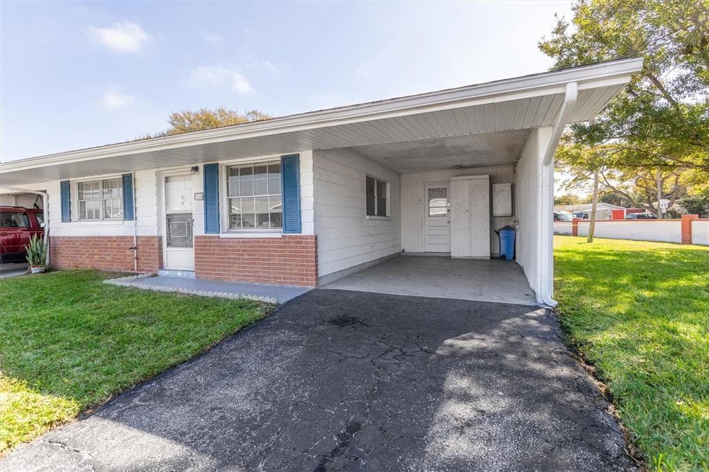 5116 PARK LAKE DRIVE N PINELLAS PARK, FL 33782