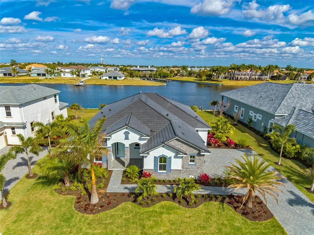 815 MANNS HARBOR DRIVE APOLLO BEACH, FL 33572