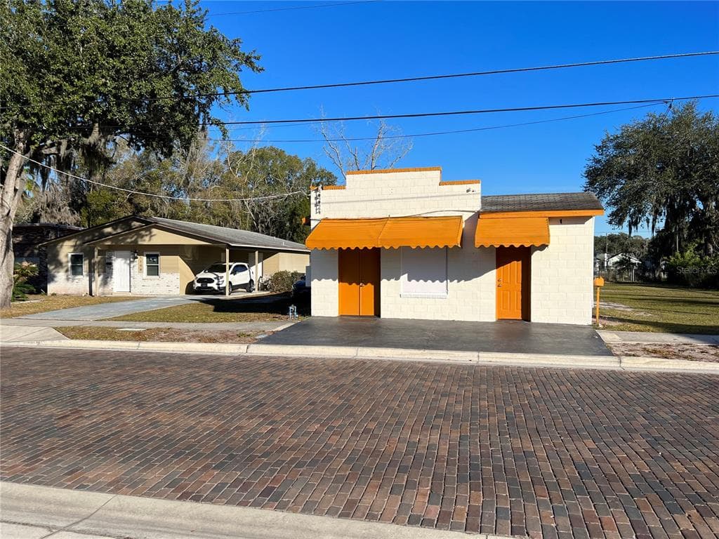 1110 E LAURA STREET PLANT CITY, FL 33563