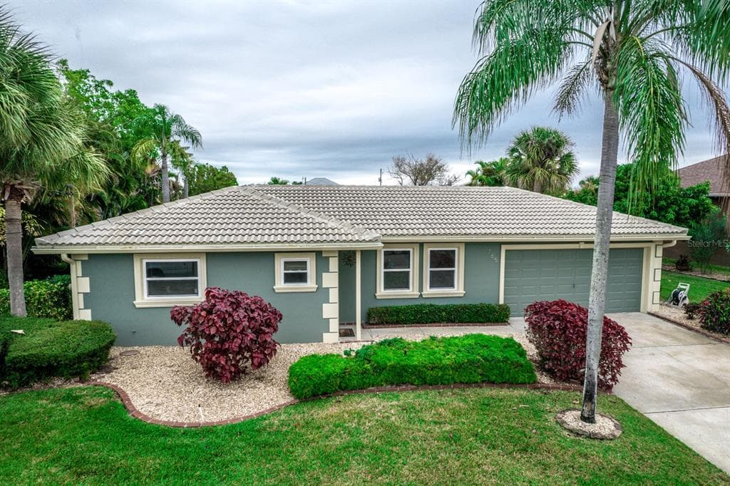 765 KINGSTON COURT APOLLO BEACH, FL 33572