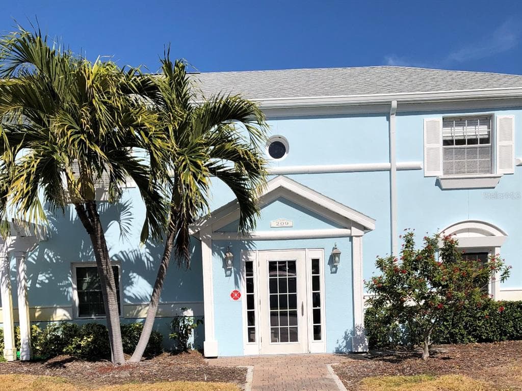 209 SEA HORSE DRIVE SE UNIT B ST PETERSBURG, FL 33705