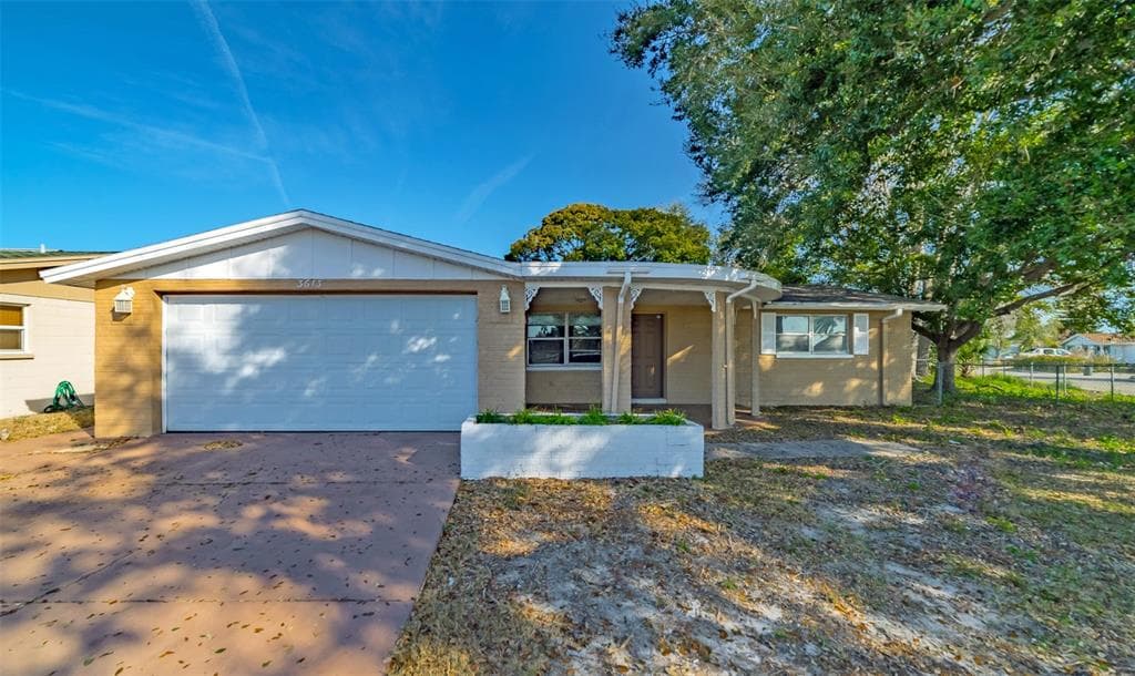 3613 EISENHOWER DRIVE HOLIDAY, FL 34691