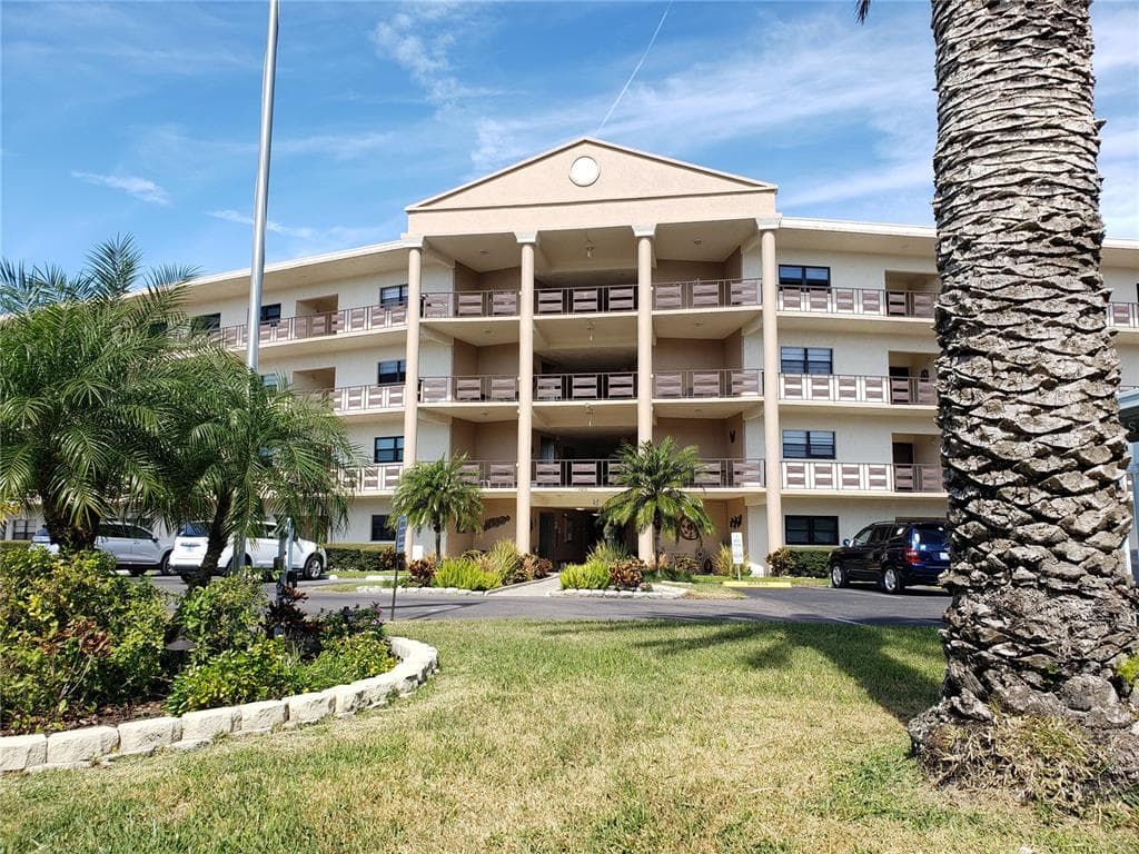 7975 58TH AVENUE N UNIT 110 ST PETERSBURG, FL 33709