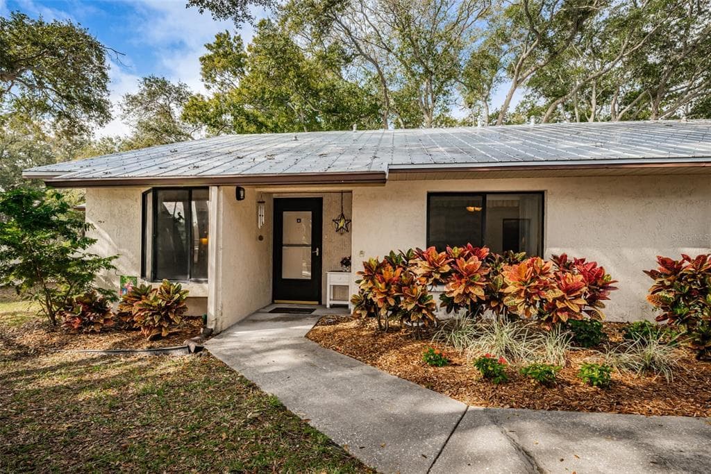 829 3RD AVENUE SW UNIT 4 LARGO, FL 33770