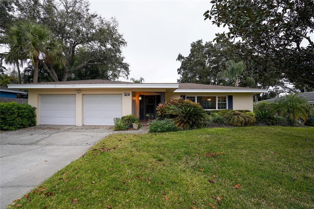 2217 SNEAD AVENUE DUNEDIN, FL 34698