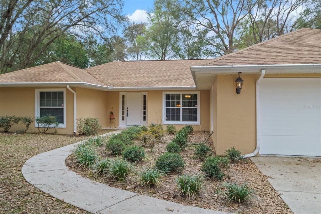826 E GAINES LANE
