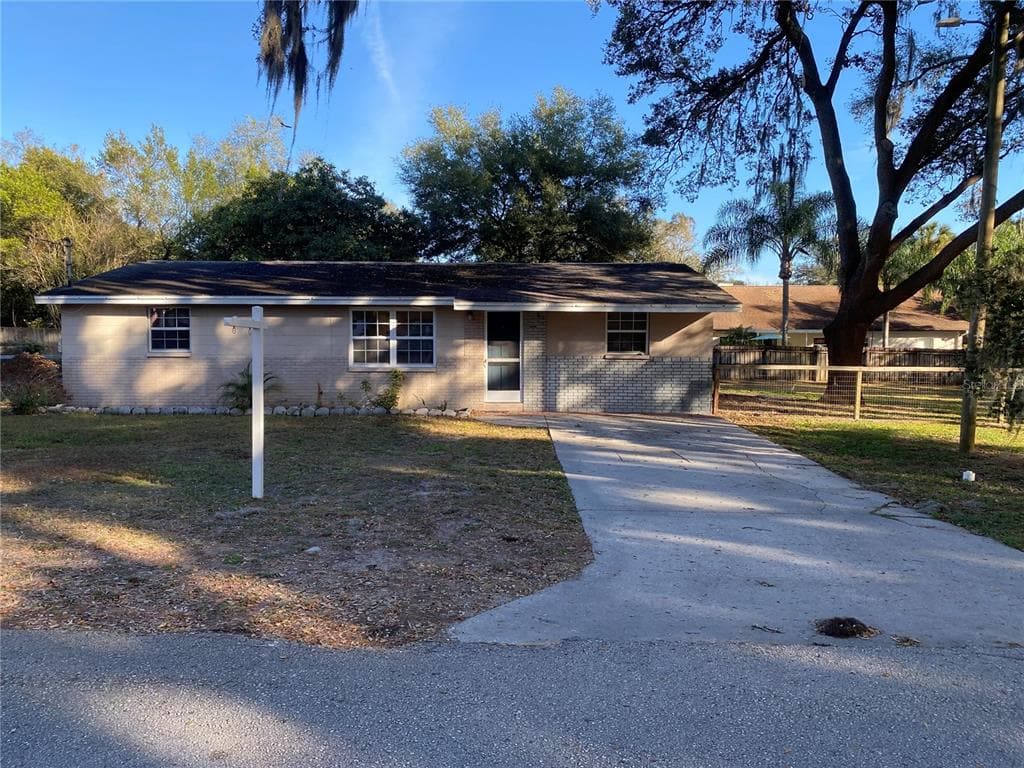 602 LAKEVIEW AVENUE SEFFNER, FL 33584