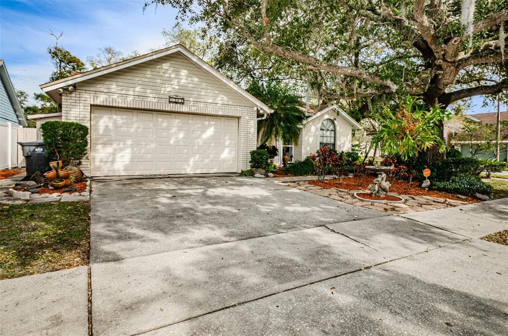 8901 BEELER DRIVE TAMPA, FL 33626