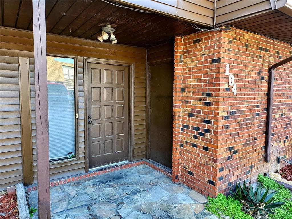1836 N CRYSTAL LAKE DRIVE UNIT 104 LAKELAND, FL 33801