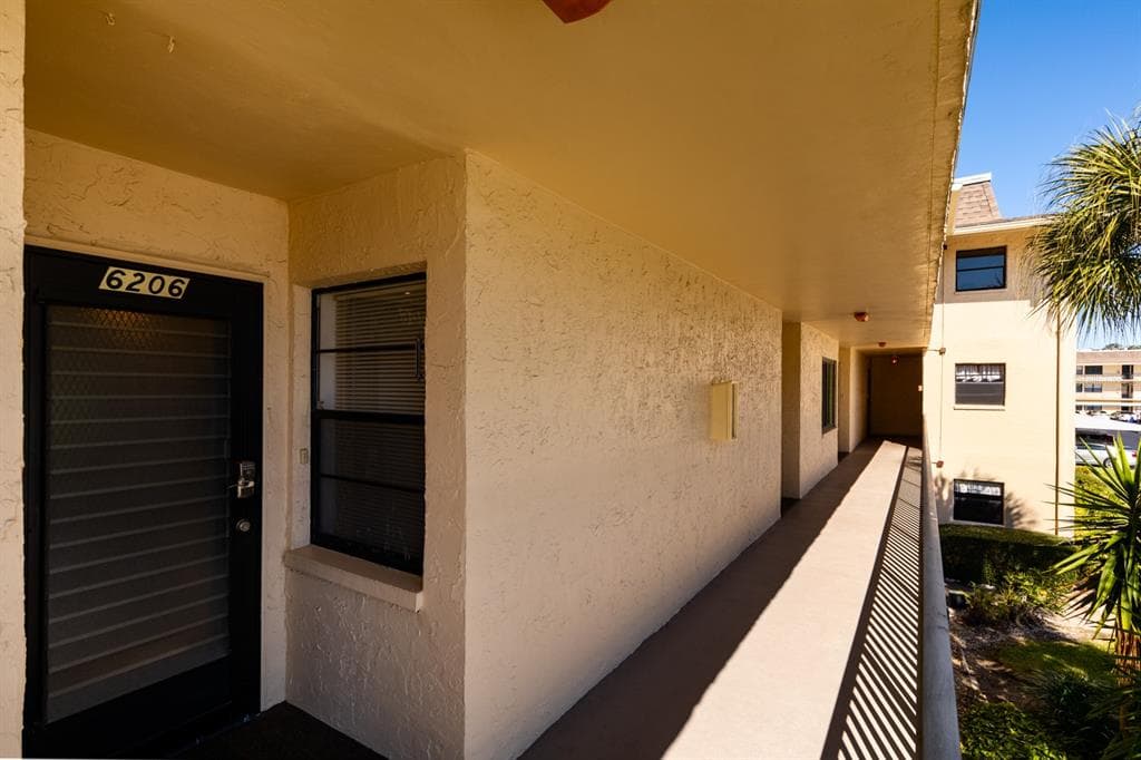 12300 VONN ROAD UNIT 6206 LARGO, FL 33774