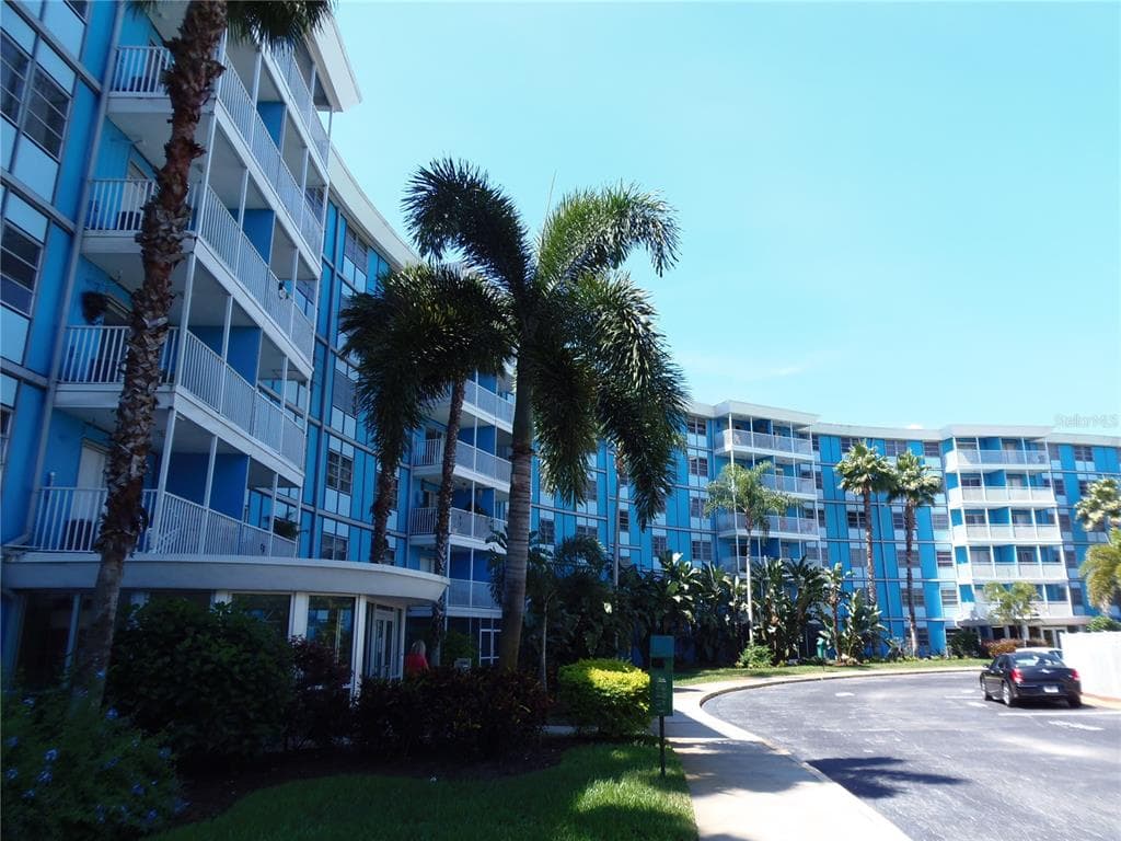 3315 58TH AVENUE S UNIT 204 ST PETERSBURG, FL 33712