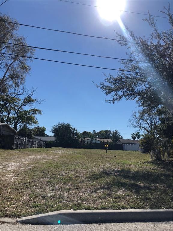 1110 ALCAZAR WAY S ST PETERSBURG, FL 33705