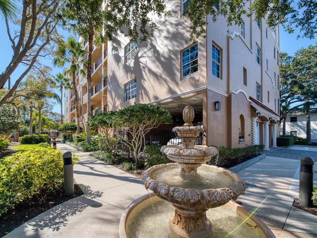 2940 WEST BAY DRIVE UNIT 401 BELLEAIR BLUFFS, FL 33770