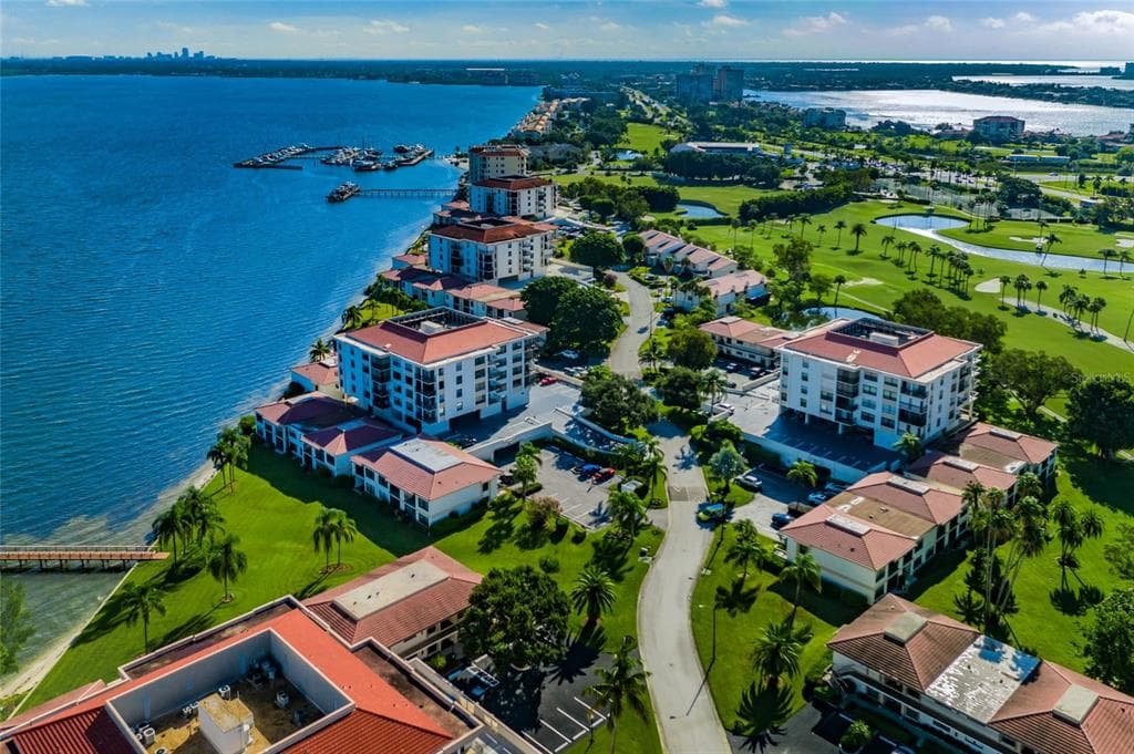 6180 SUN BOULEVARD UNIT 304 ST PETERSBURG, FL 33715