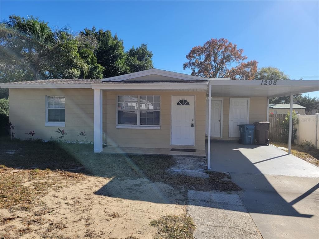 1208 CARLTON AVENUE LAKE WALES, FL 33853