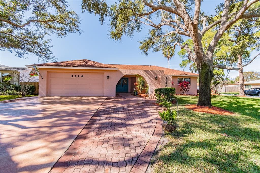 5580 VENETIAN BOULEVARD NE ST PETERSBURG, FL 33703